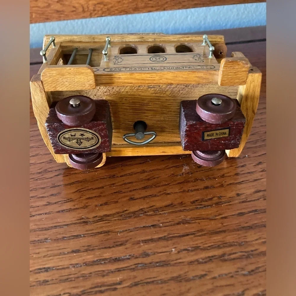 I left my heart in San Francisco Trolly Car music box